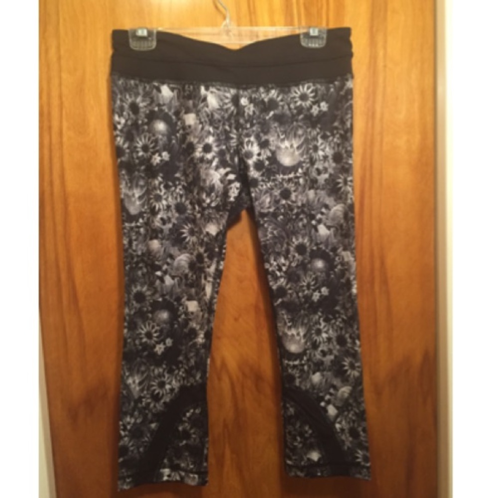 LULULEMON ATHLETICA floral cropped legging size 10